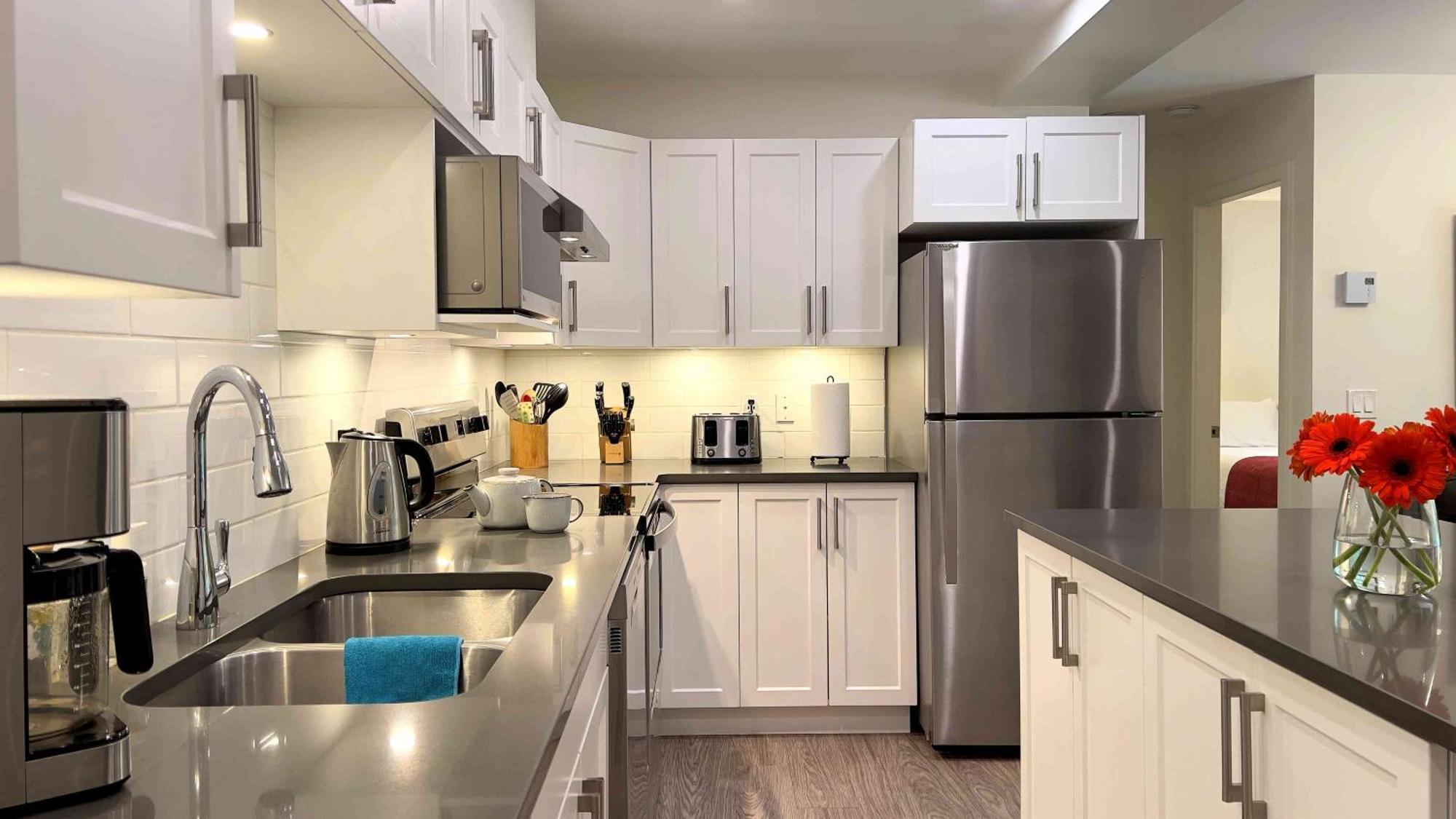 Al'S Escape By Revelstoke Vacations Apartment Bagian luar foto