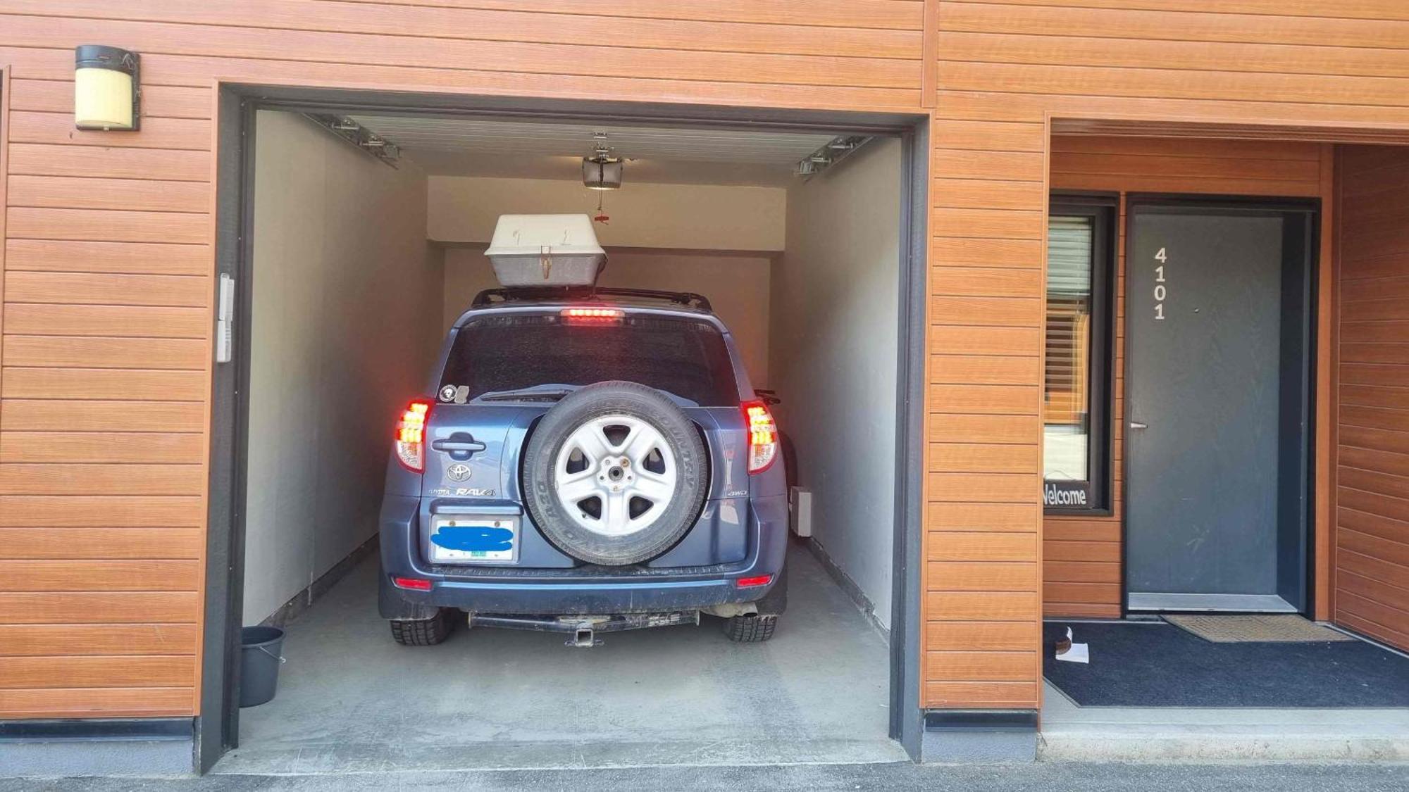 Al'S Escape By Revelstoke Vacations Apartment Bagian luar foto