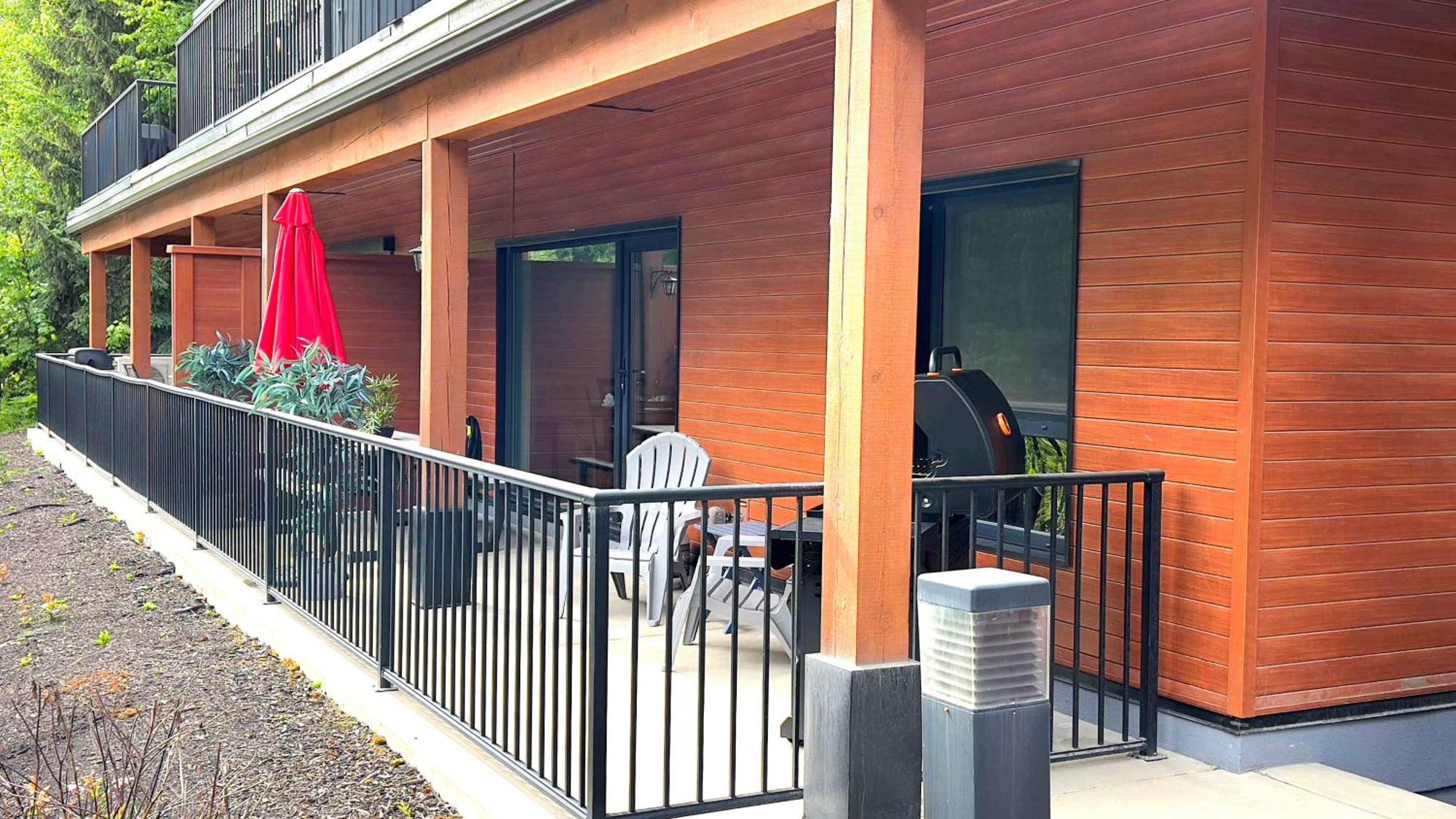 Al'S Escape By Revelstoke Vacations Apartment Bagian luar foto