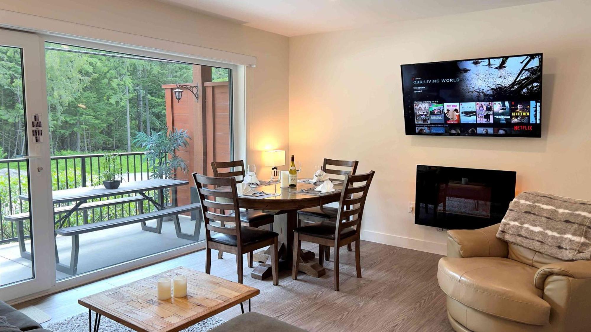 Al'S Escape By Revelstoke Vacations Apartment Bagian luar foto