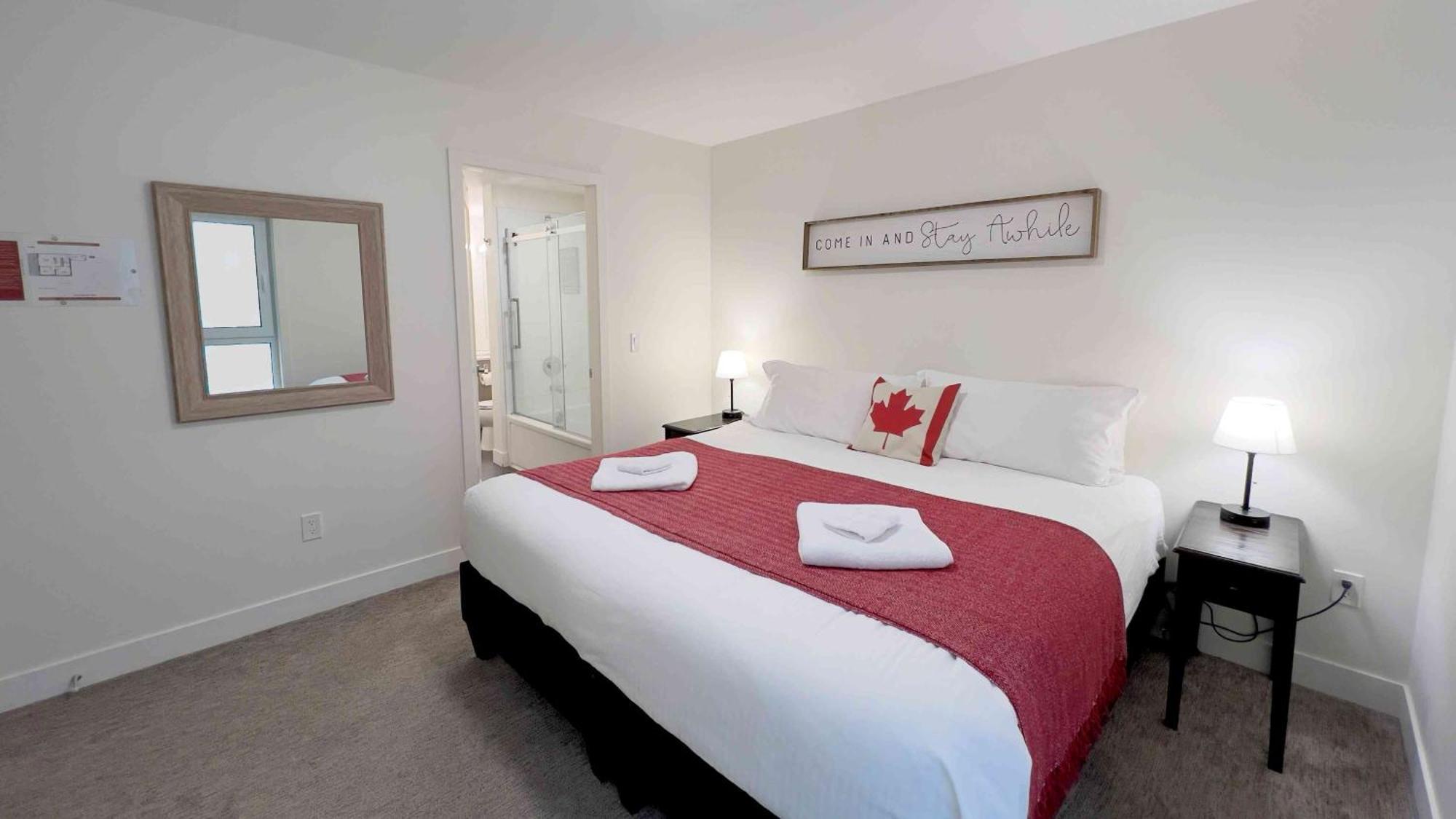 Al'S Escape By Revelstoke Vacations Apartment Bagian luar foto