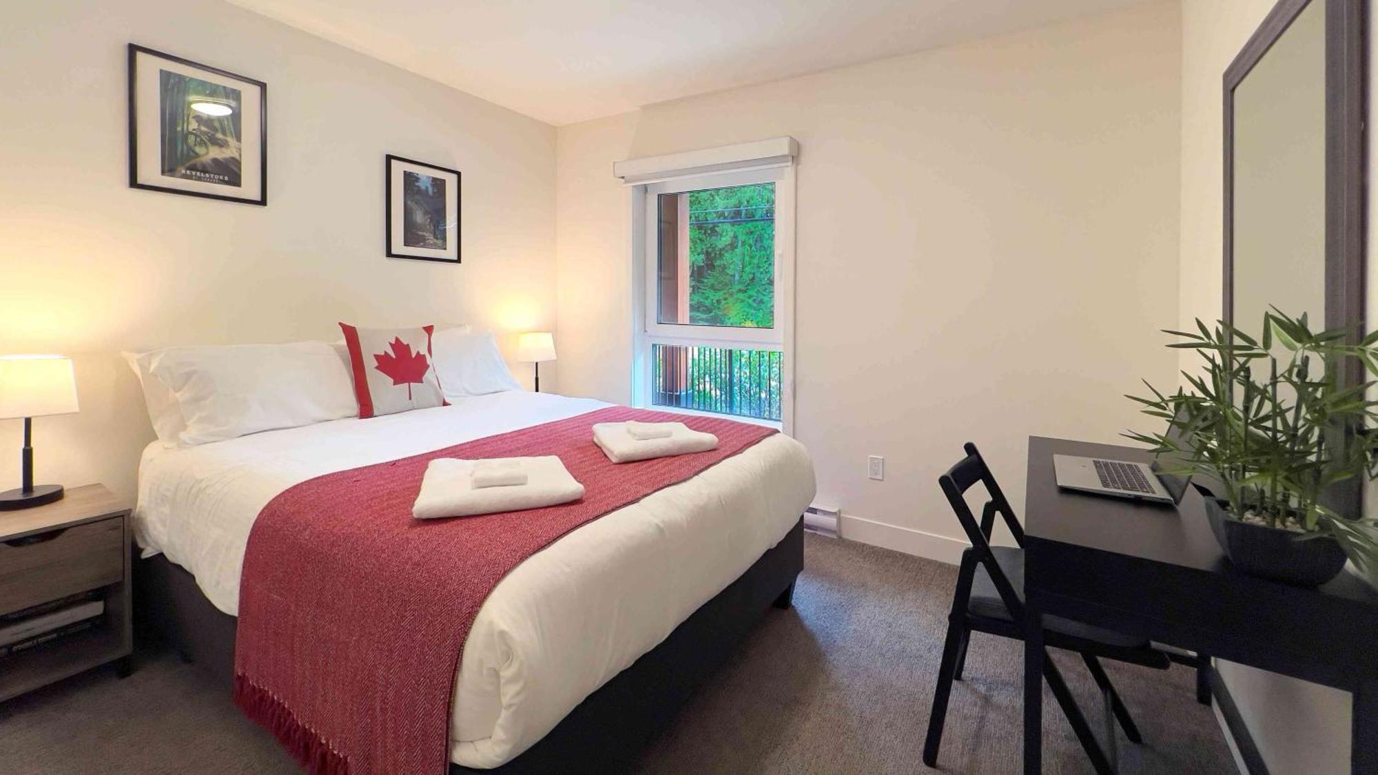 Al'S Escape By Revelstoke Vacations Apartment Bagian luar foto