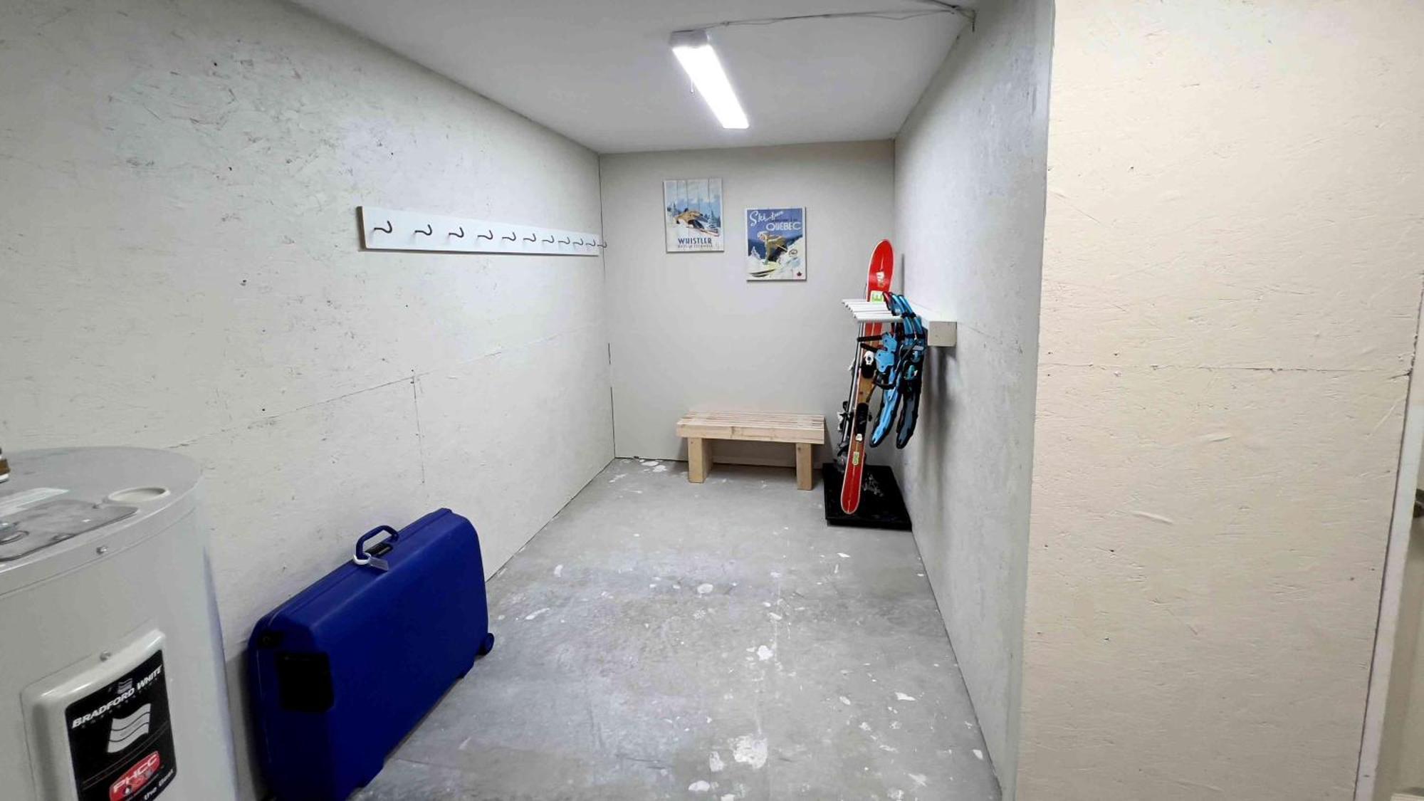 Al'S Escape By Revelstoke Vacations Apartment Bagian luar foto